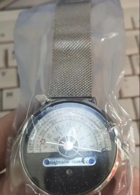 Men's gold and silver 40mm waterproof quartz watch with round dial and sports styling