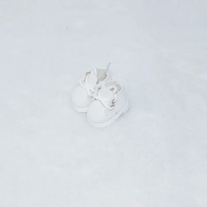 A pair of 17 cm high black doll shoes made from PU leather, shown as a keychain accessory.