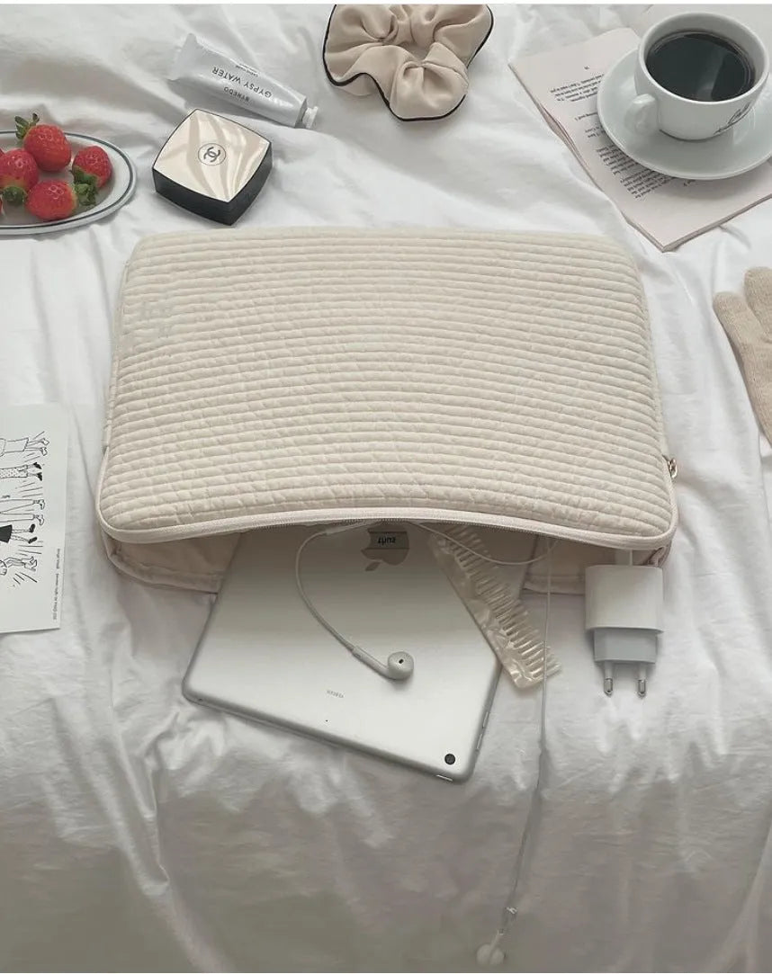 Black and white hand-held anti-seismic laptop bag for tablet protection