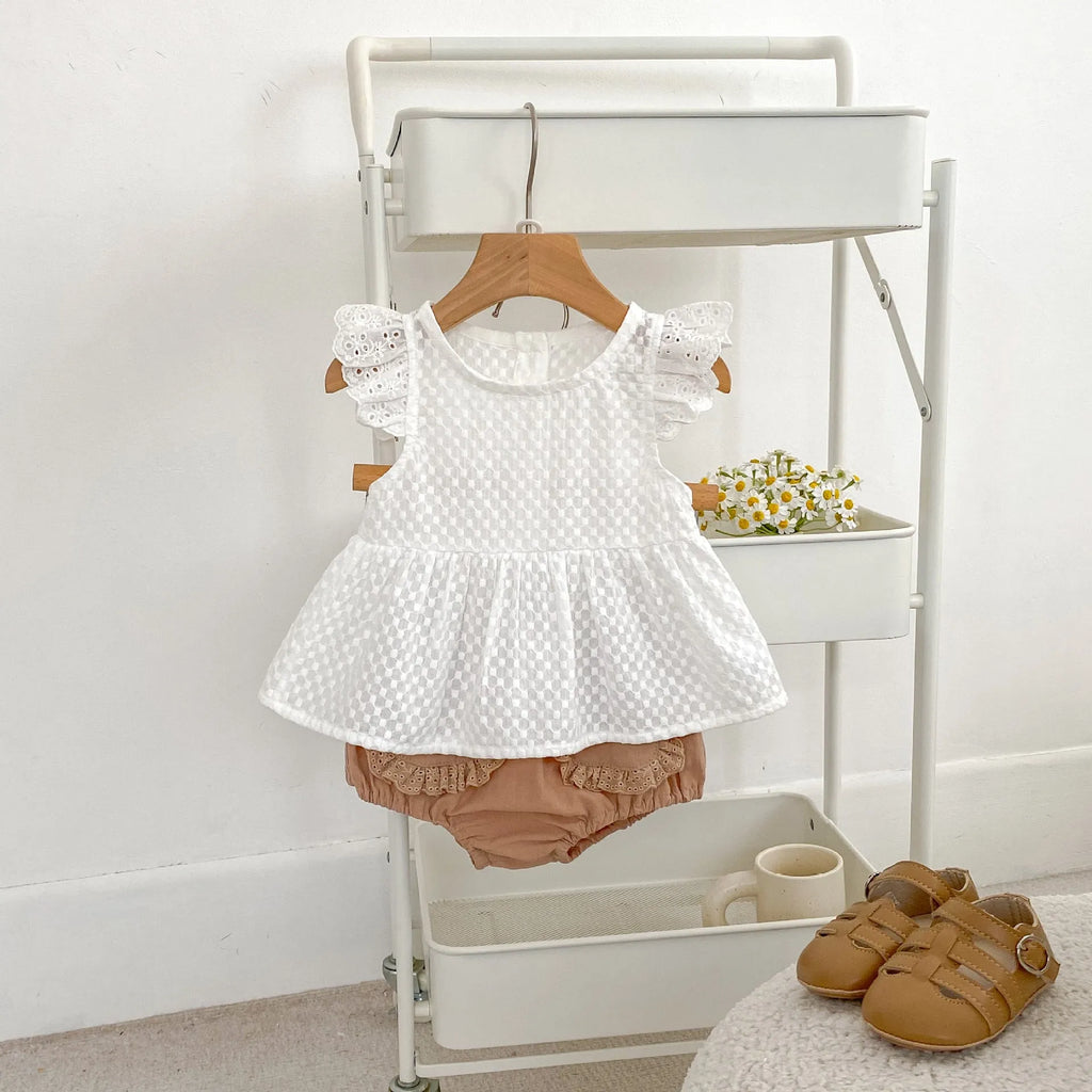 Baby girl creamy-white cotton top and shorts two-piece summer set with short sleeves and lace details
