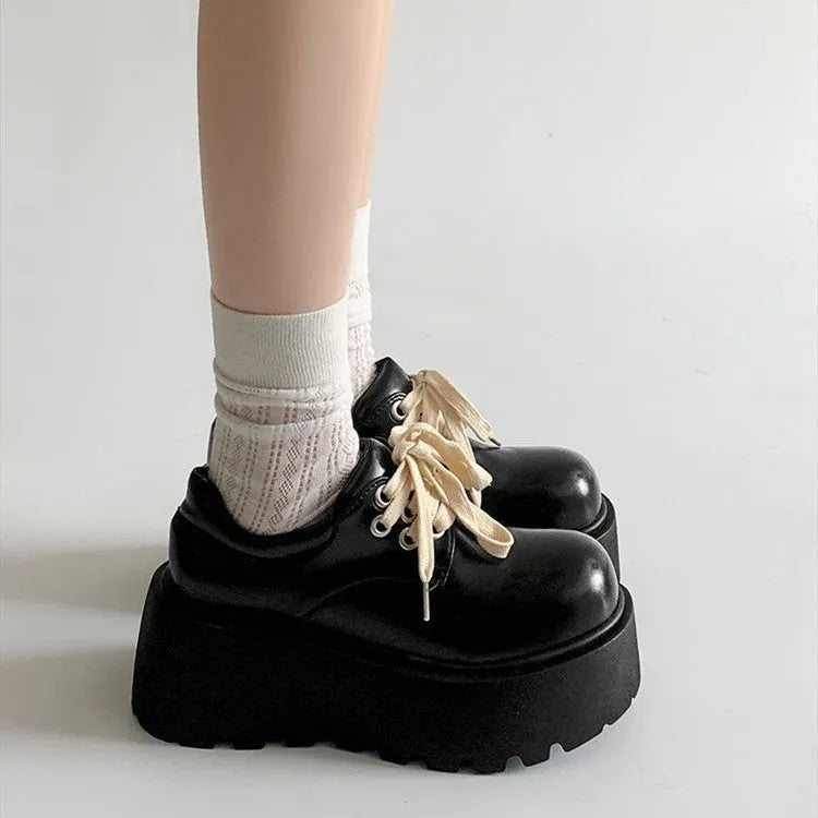 Women's matte black retro lace-up shoes with a thick rubber sole and a 6-8cm English muffin heel.