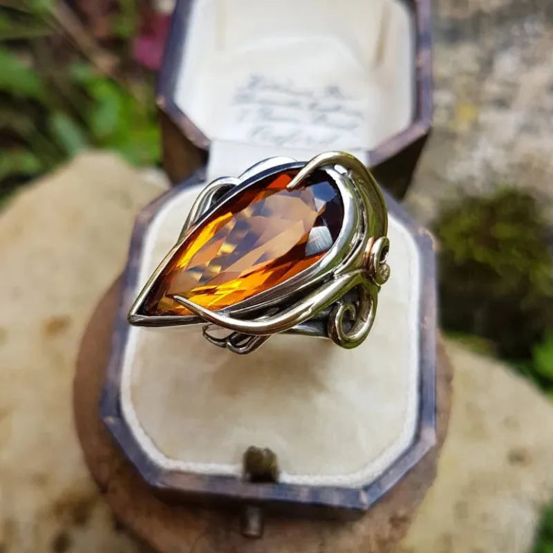 Retro creative bud design women's ring in zinc alloy drop shape luxury bud colour