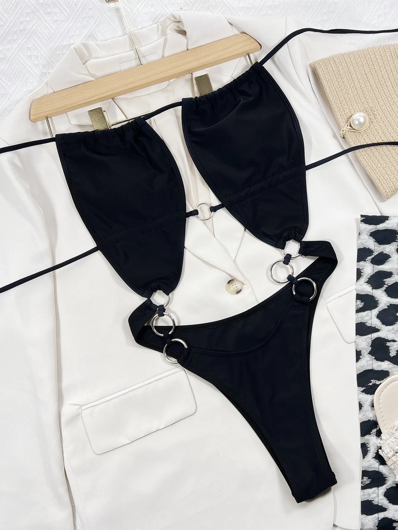 Black solid colour women's one-piece nylon swimsuit with sleeveless design