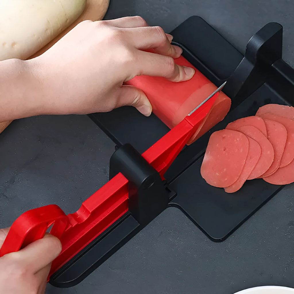 Green and red vegetable cutter with stainless steel blades for carrot potato slicing