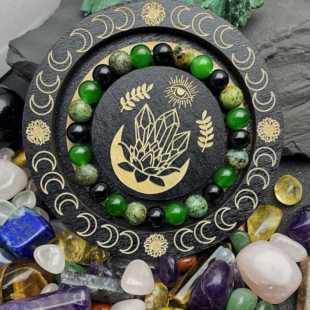 Unisex handmade bracelet with 8mm artificial crystal beads in green onyx and obsidian style colour AL-0293