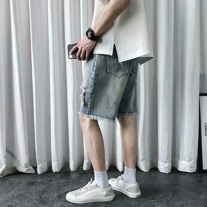 Men's thin ripped denim shorts in retro colour, mid-rise straight-leg Bermuda style with zipper fly
