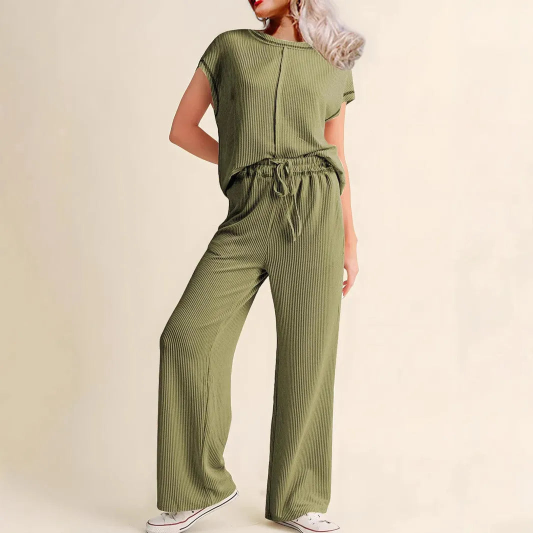 Women's pants set with three-quarter sleeve top and loose trousers in solid colour polyester