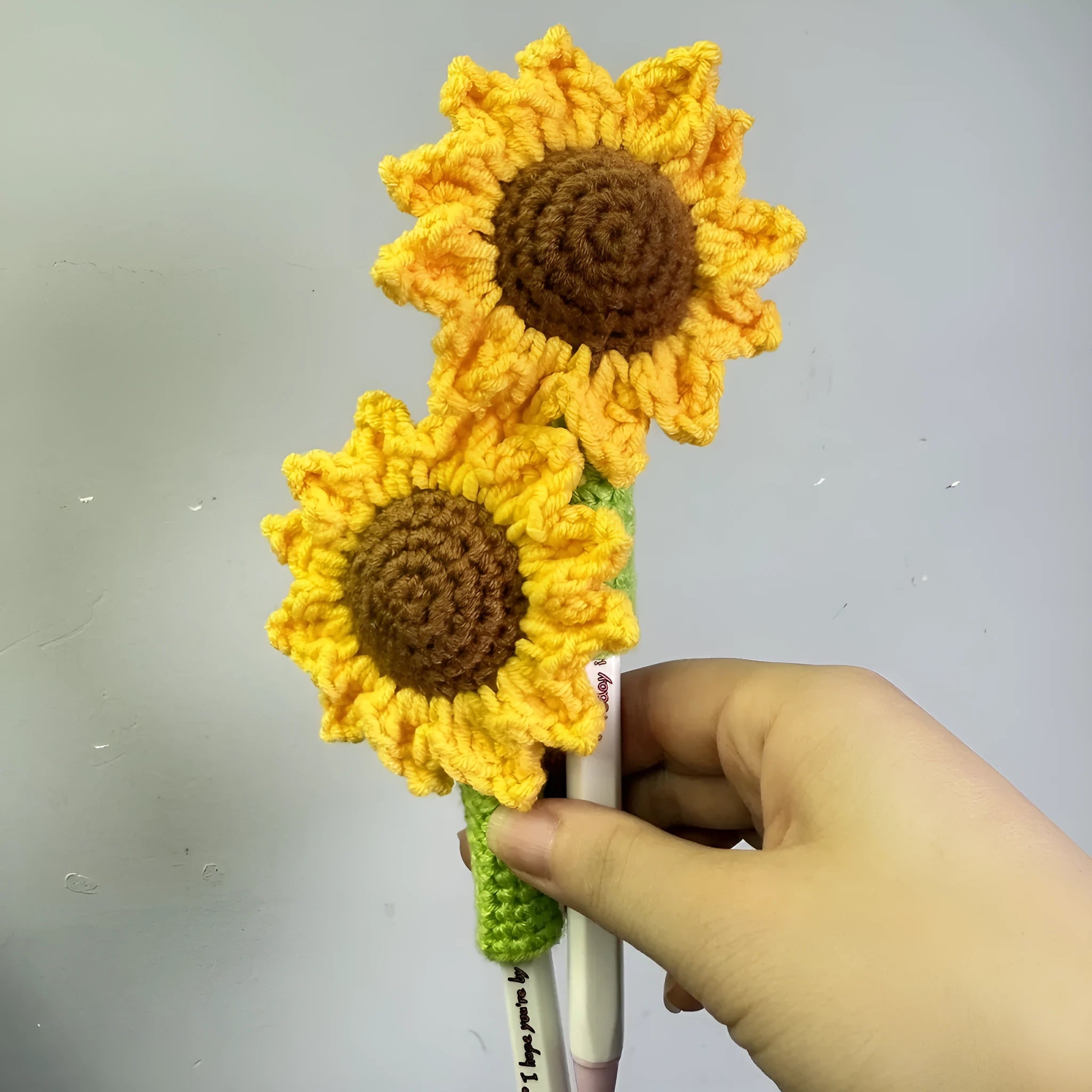 Hand-woven yellow and green sunflower pen cover for Teacher's Day gifts