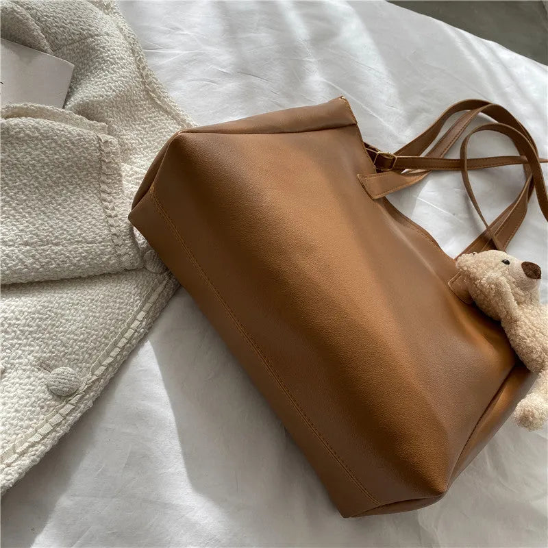 Single shoulder crossbody bag in brown with pendant, horizontal square PU leather student messenger bag