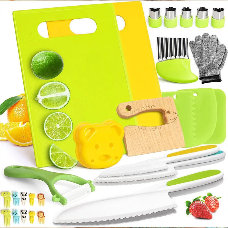 Children's 18-piece kitchen baking role play set with cutting board and toy knife