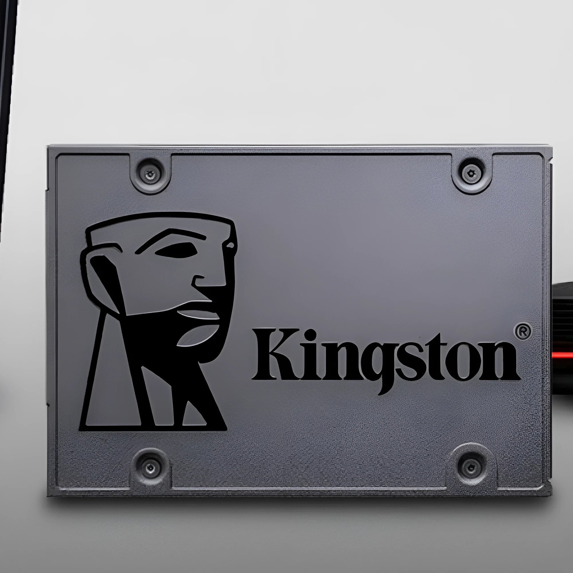 Multipurpose 2.5-inch SATA3 solid-state drive with MLC flash memory and 7 mm thickness