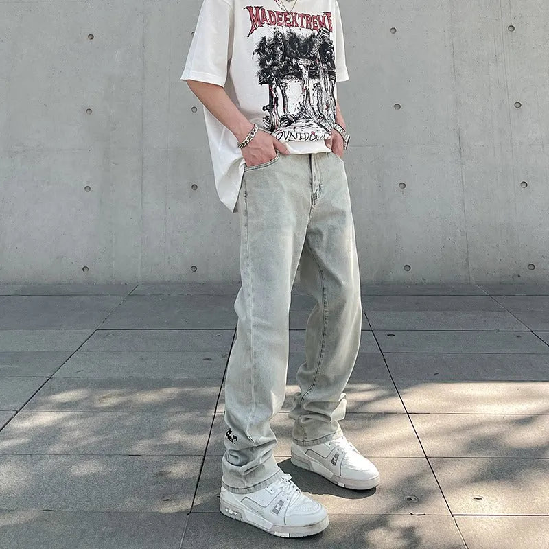 American Vintage khaki straight-leg distressed jeans with yellow mud dye letter print on cotton denim, mid-rise, zip fly