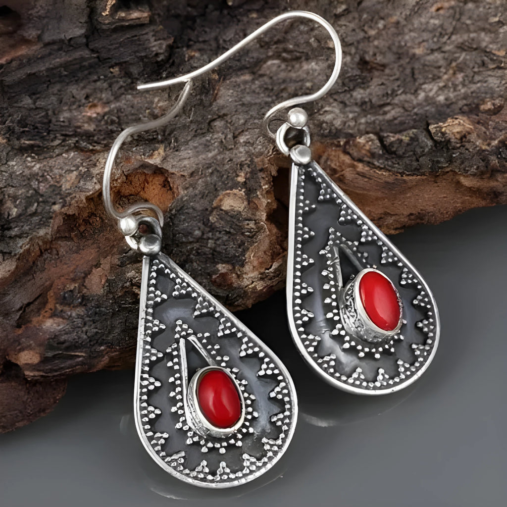 Silver-coloured water drop earrings with a red pine gemstone in a retro European style.