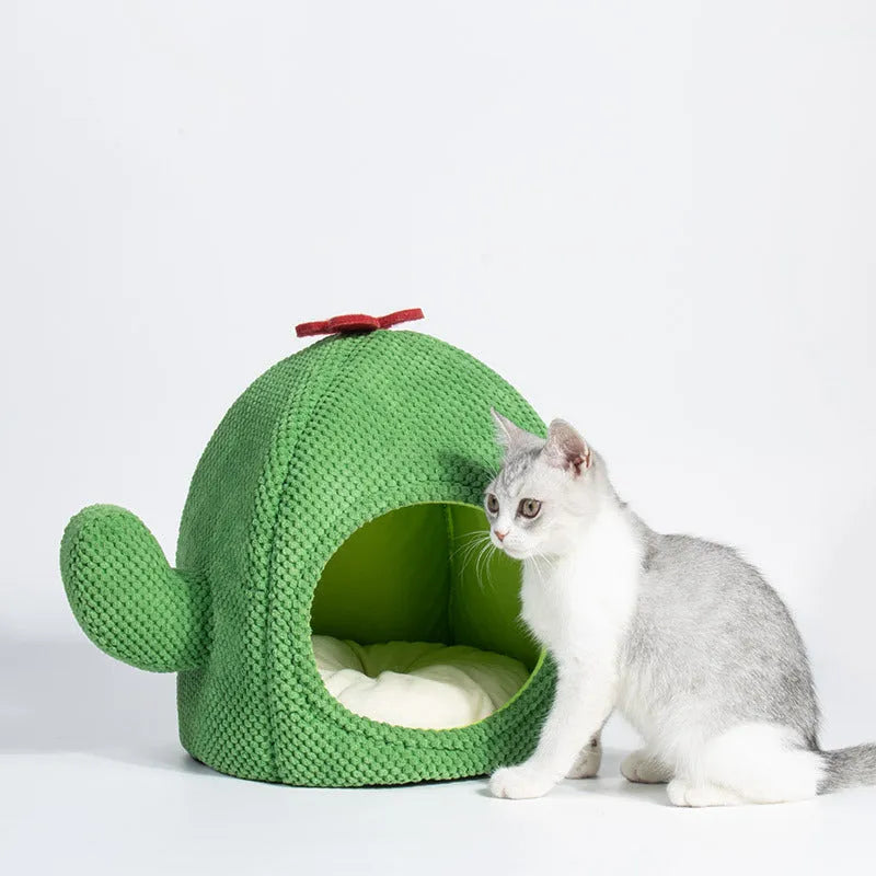 Cactus-shaped enclosed pet bed for cats and small dogs in dark green colour