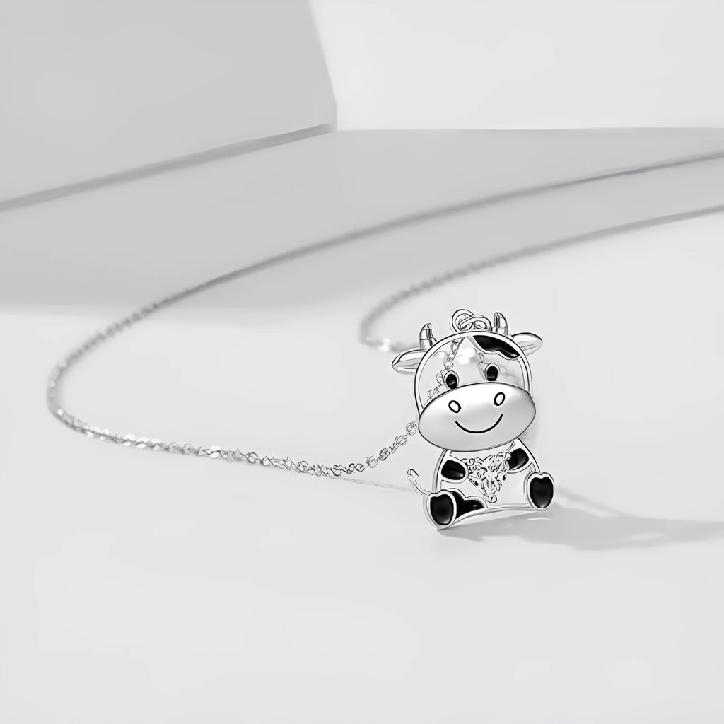 Silver alloy children's necklace with cartoon cow pendant and heart-shaped gem on O-shaped chain