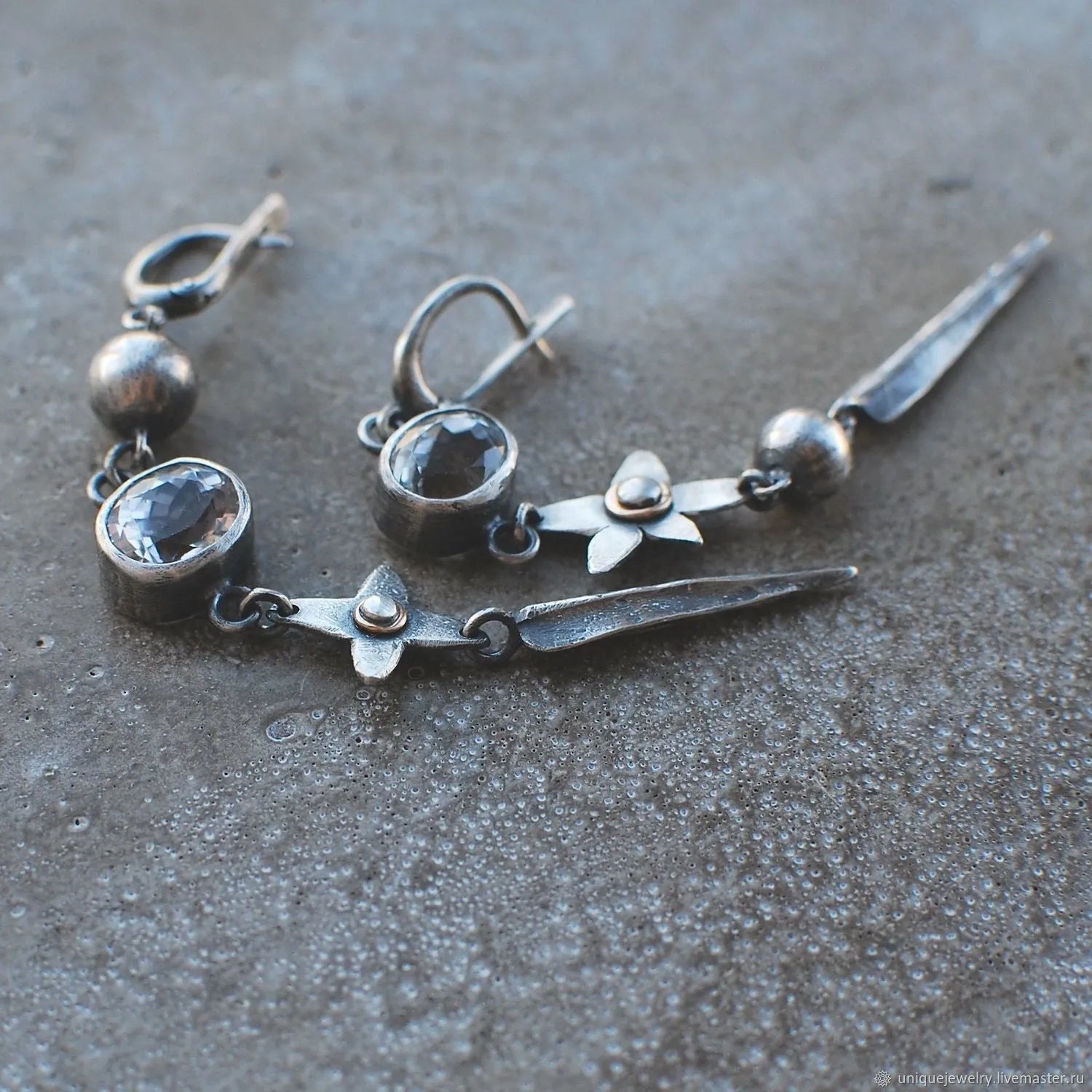 Geometric ancient silver-plated long rhinestone earrings with Xingx pendant