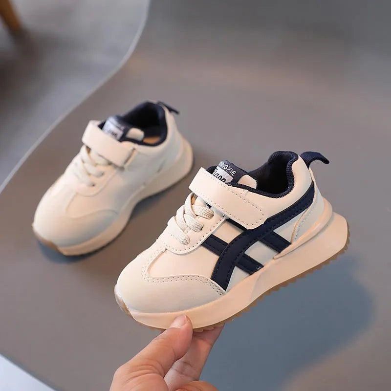 Children's white synthetic leather sneaker with Velcro strap and rubber sole