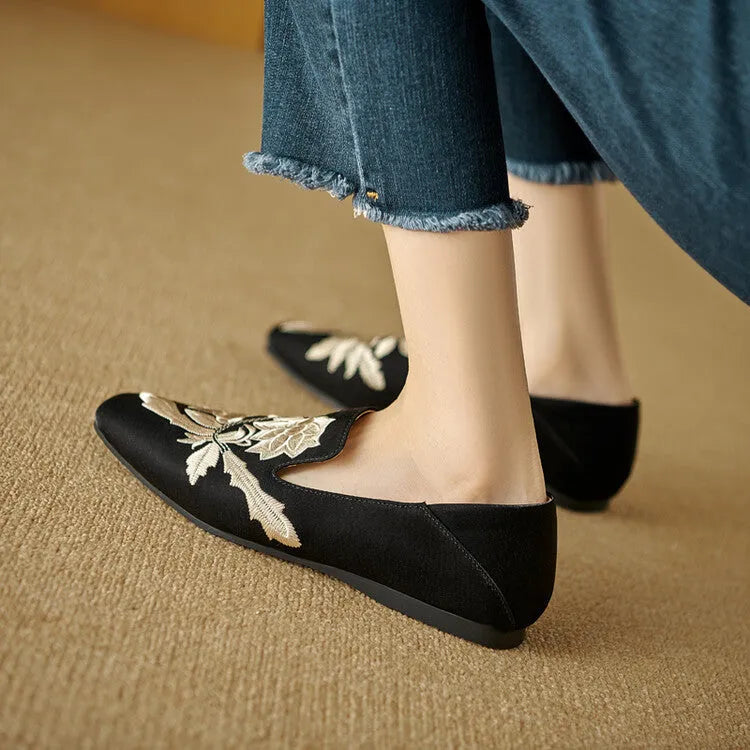 Women's embroidery low-cut flat pumps in retro style with cloth upper and round toe