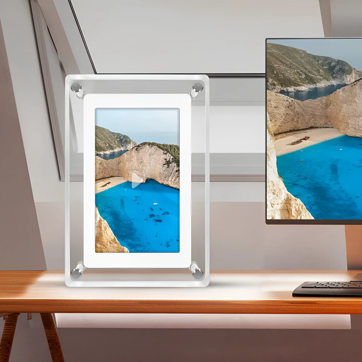 5-inch transparent acrylic digital photo frame with full angle IPS screen and rear bracket
