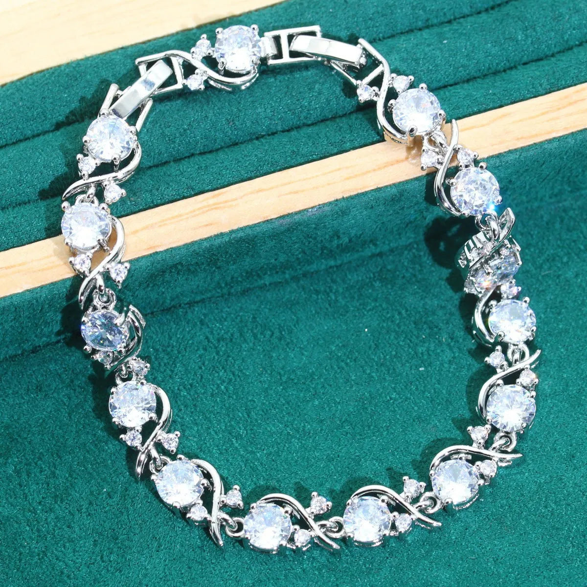 Bridal four-piece zircon jewellery set with necklace, bracelet, earrings and ring in water wave chain design.