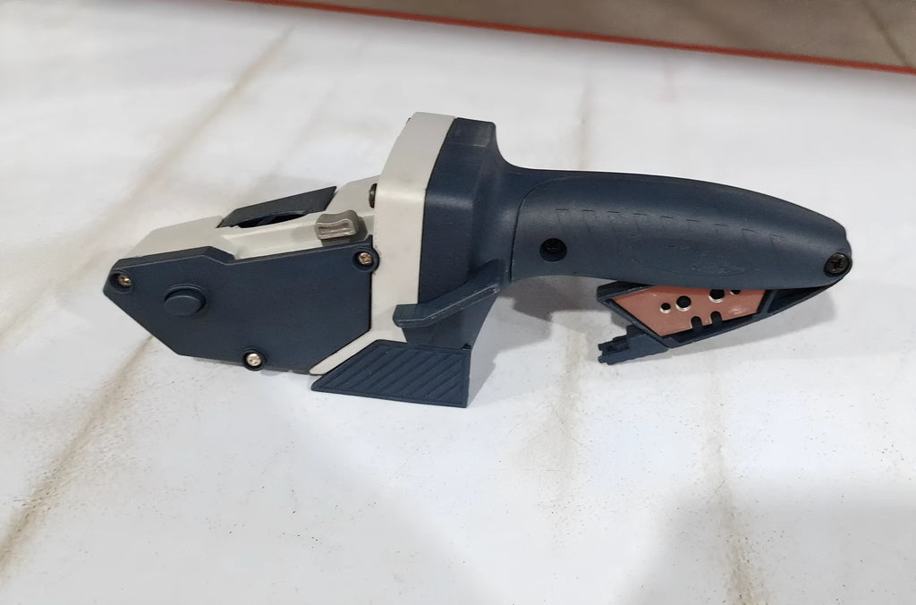 Blue aluminium and TPR woodworking cutter with tape measure for dust-free sheet material cutting.