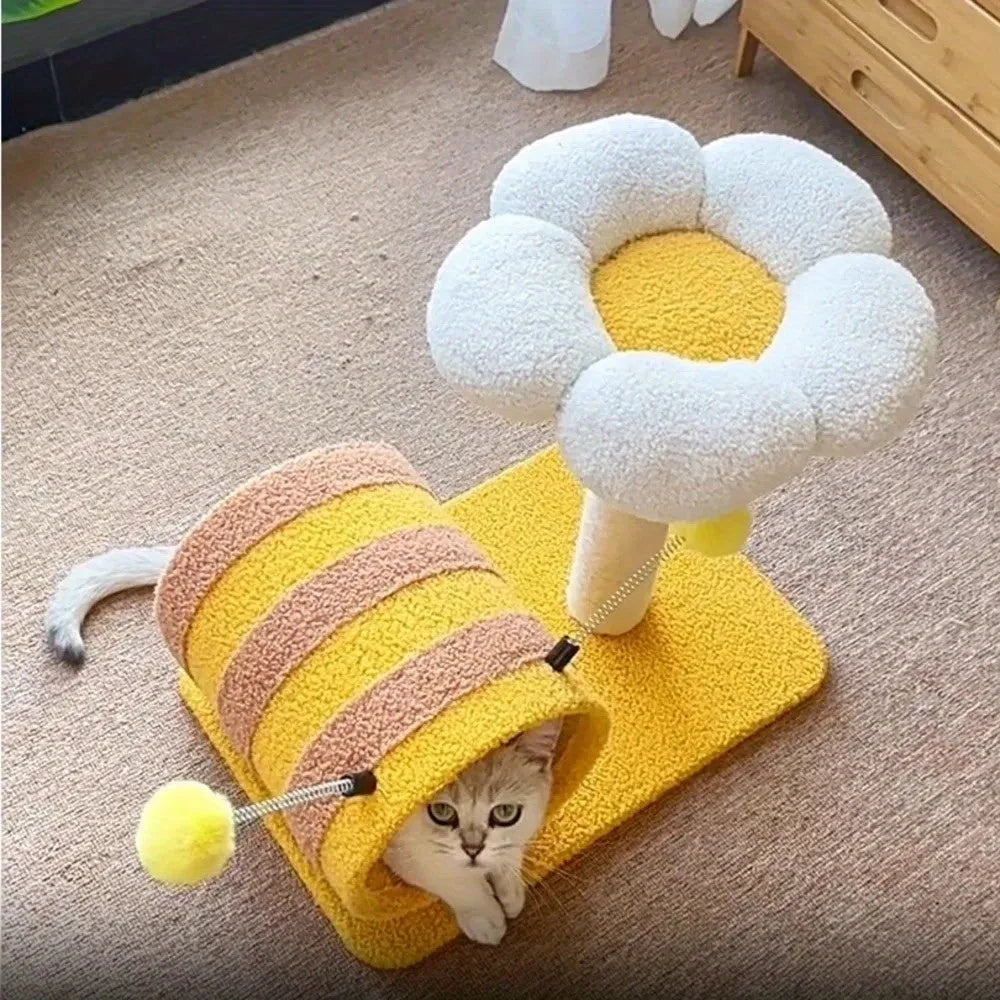 Yellow bee-shaped cat climbing frame with sisal scratching surfaces and central tunnel