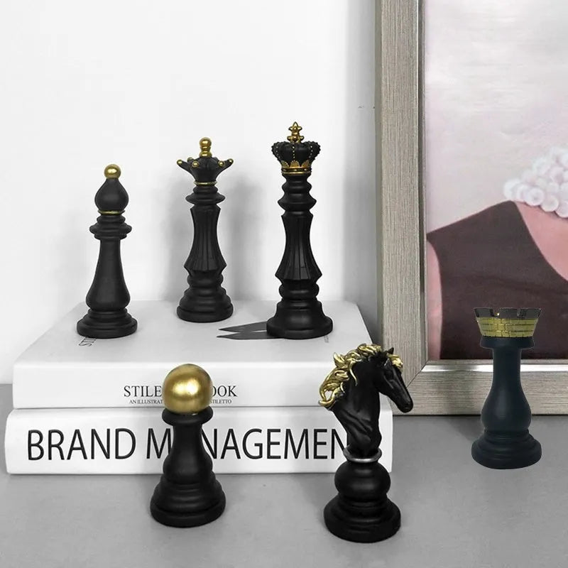 European-style creative chess resin ornaments in black and white with King Queen Warhorse designs