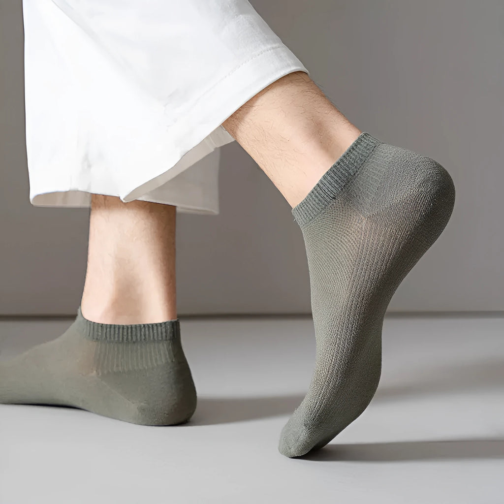 Men's solid colour low-cut polyester boat socks in assorted hues on a white background.