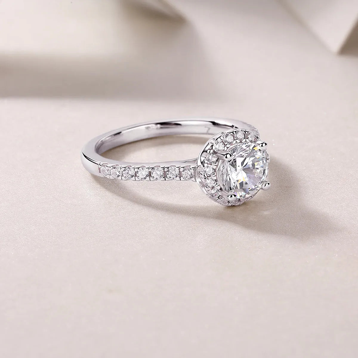 1-carat moissanite wedding ring set in platinum-plated S925 silver with gift box