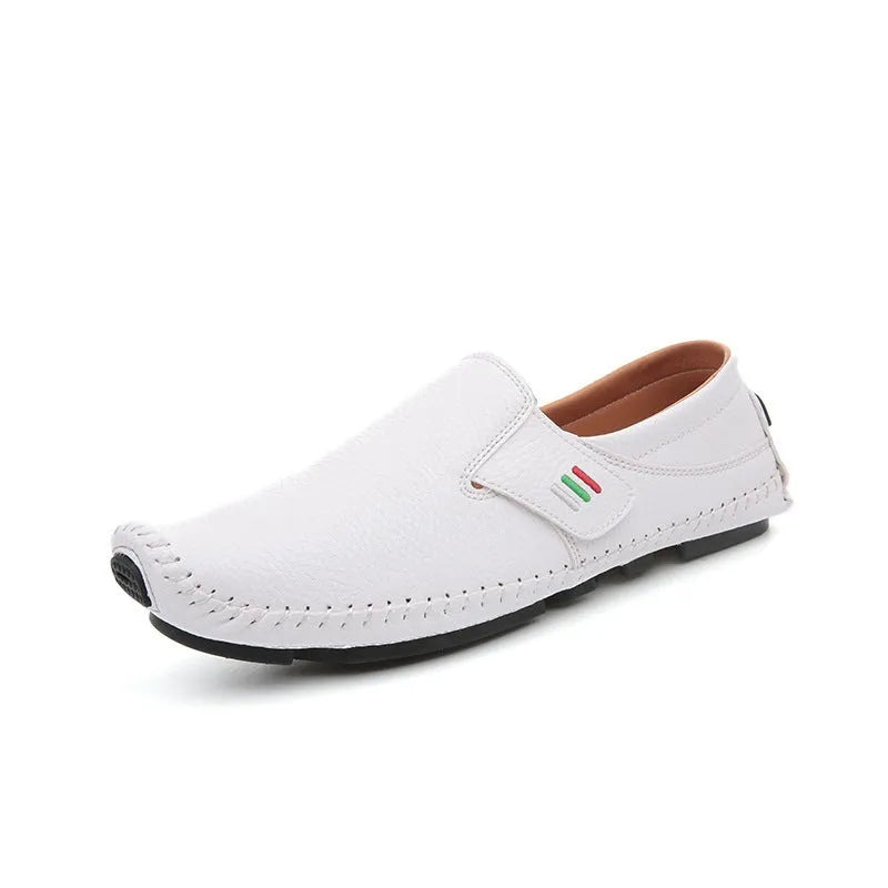 Four Seasons Gommino driving leather shoes in black with embossed upper and rubber sole
