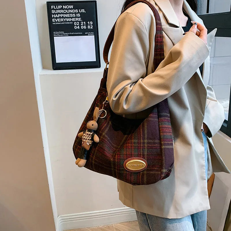 Women's large wool shoulder bag in horizontal square shape with cross-body strap