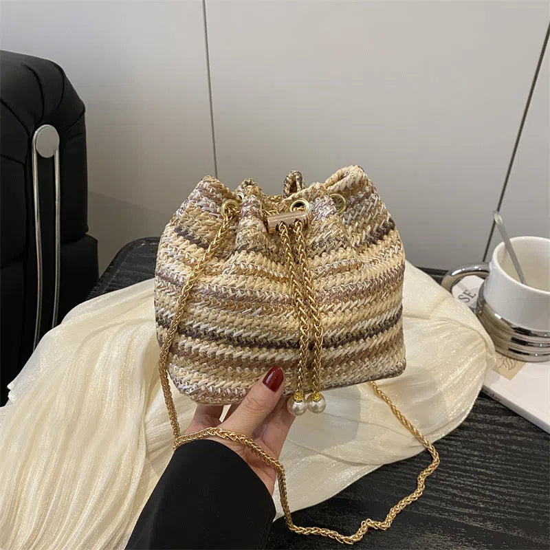 Women's straw woven bucket bag with diamond chain, colour-block plaid pattern, single shoulder strap, and multicolor finish