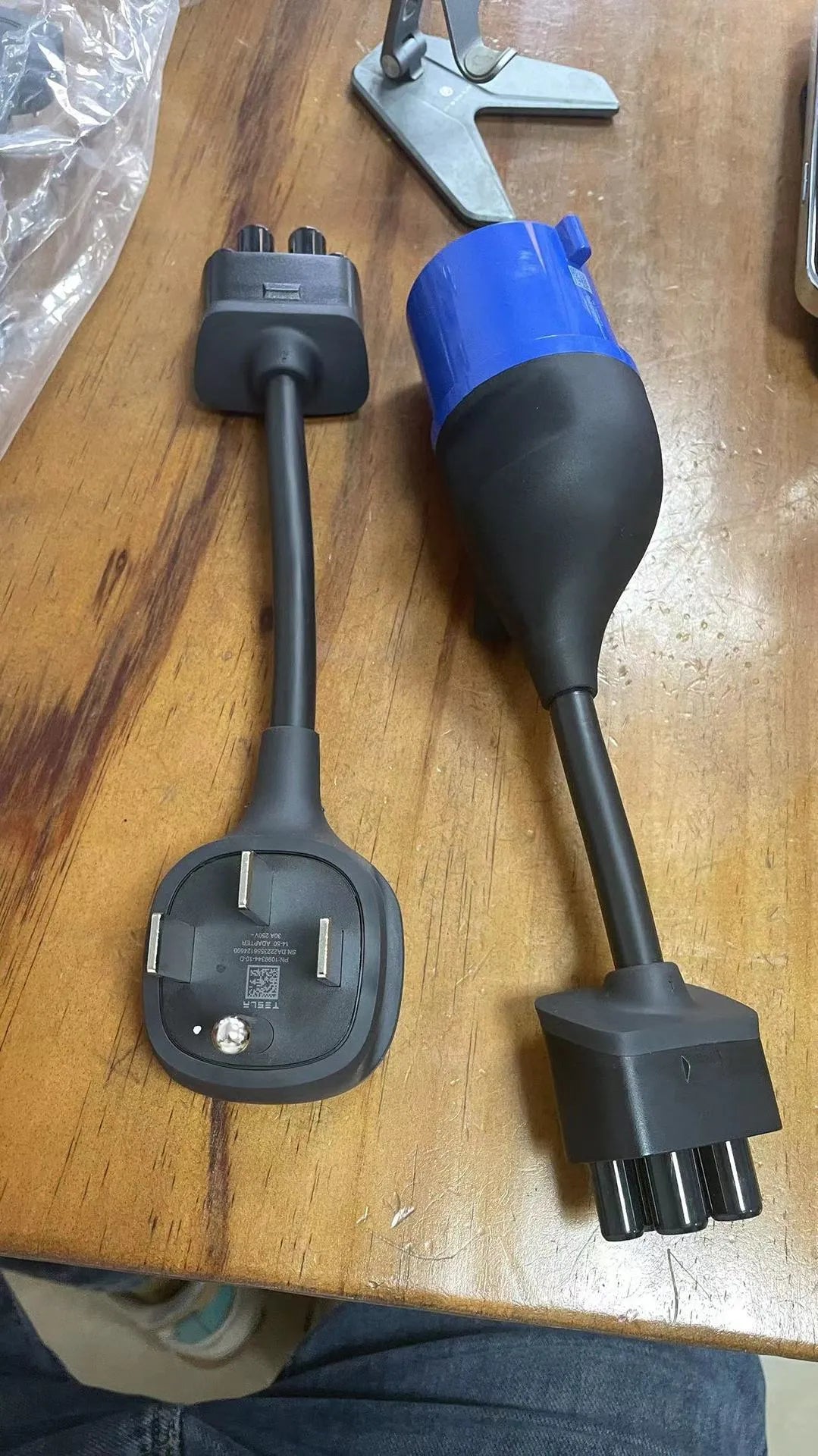 American standard adapter with car charger conversion wire showing copper core and polyethylene sheath