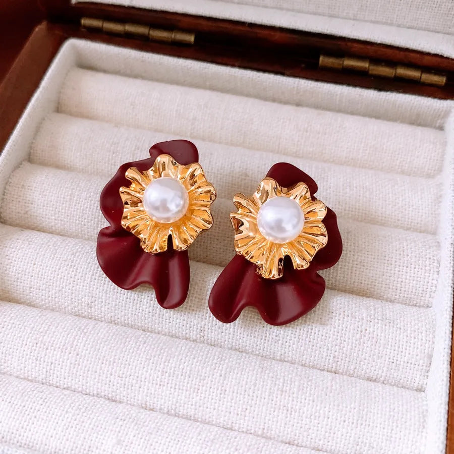 Gold electroplated silver needle pearl flower earrings in Gold Red imitation pearl geometric Chinese style