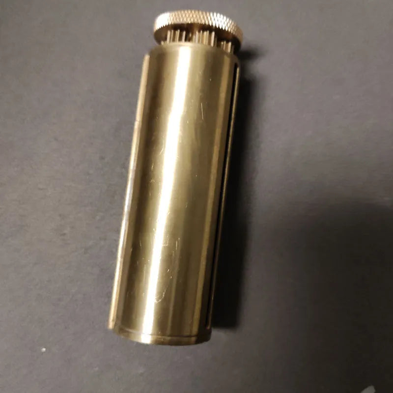Pure copper retro round hand roll cigarette maker in golden colour, metal construction with 70mm box size