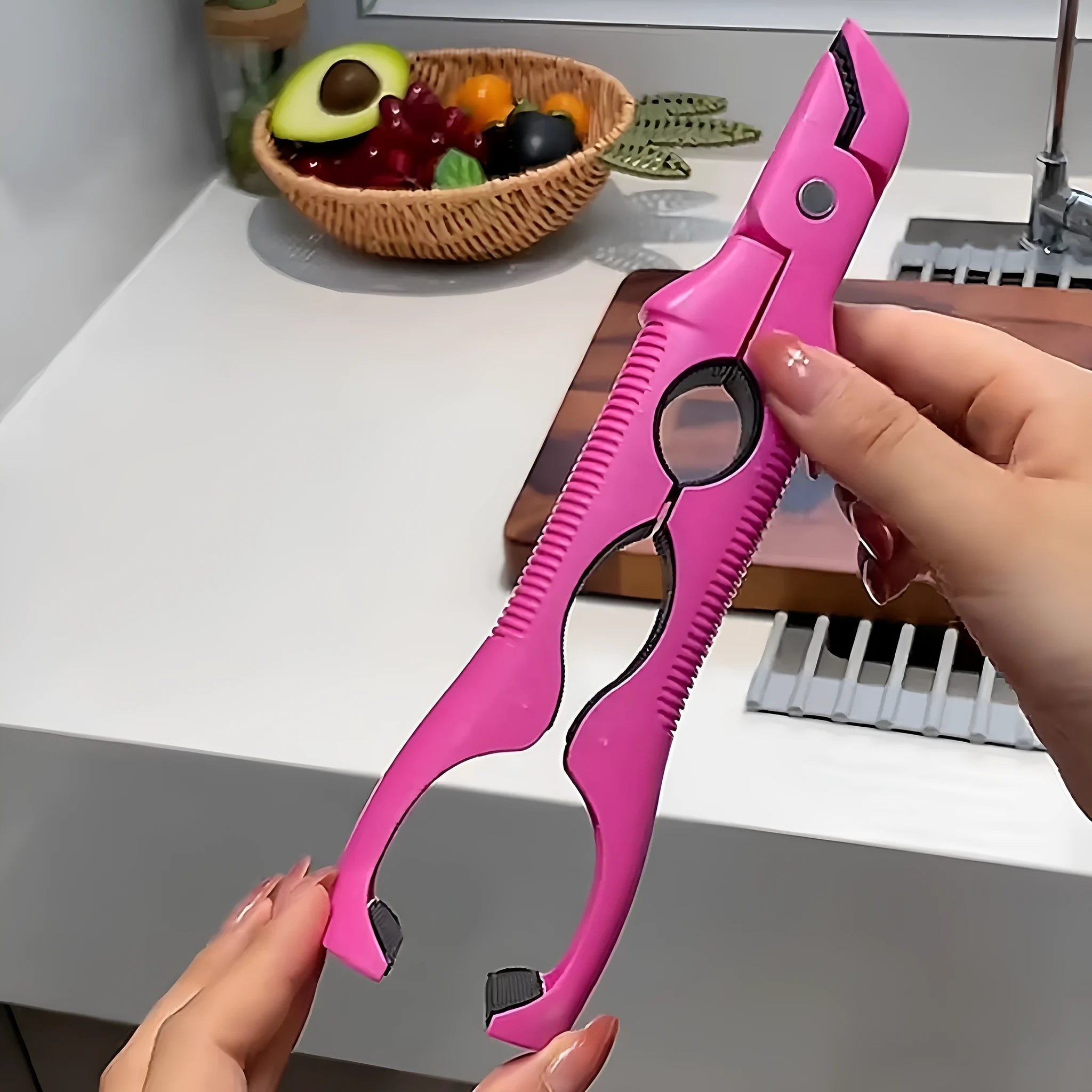 Three-in-one anti-scald clip in rose red with non-slip grip for bowls, plates, and bottles