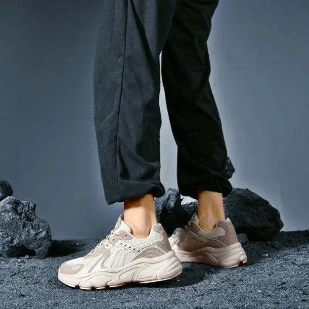 Men's collapsible flat sneakers in black and beige plus sizes with low heel