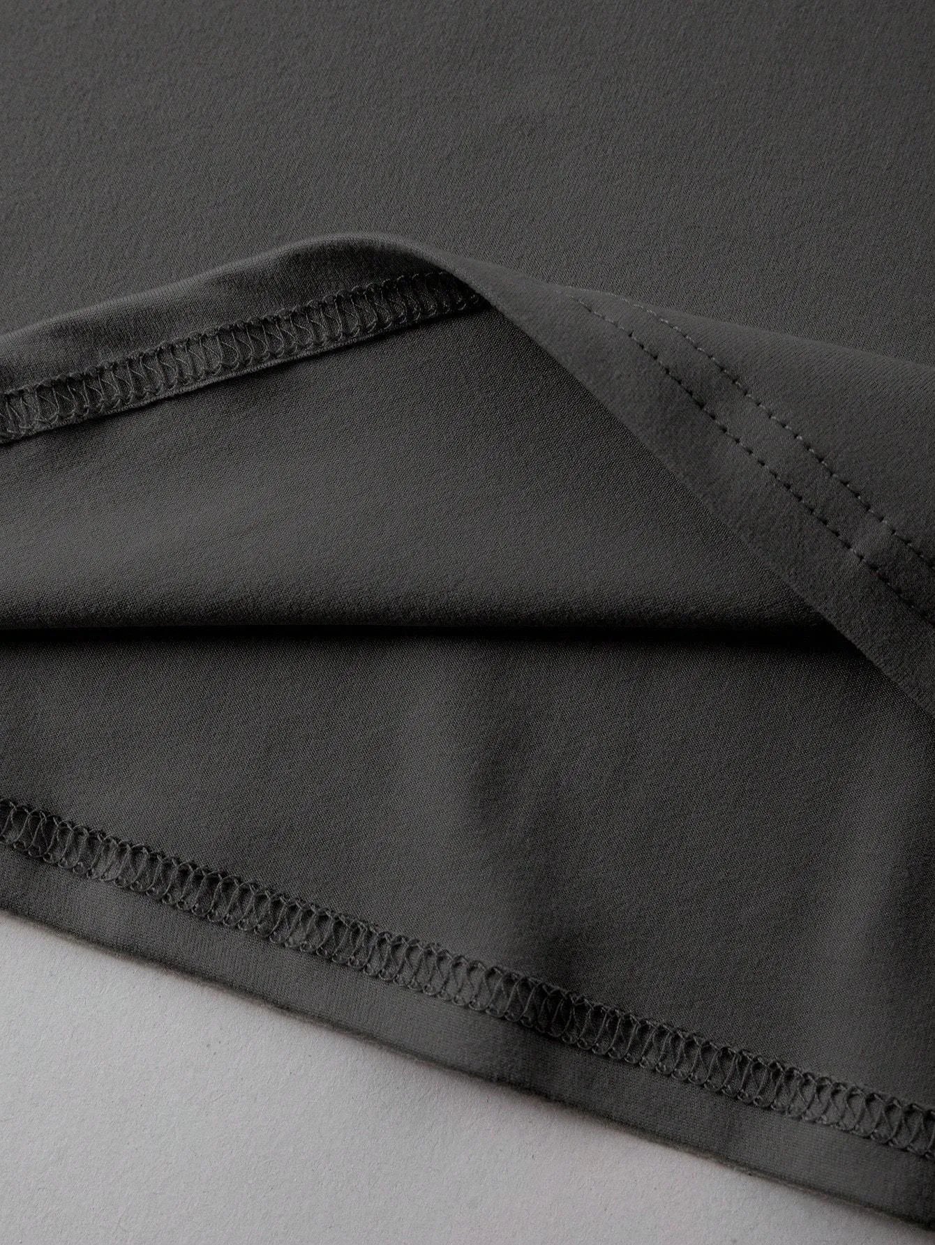 A loose, straight-cut cotton T-shirt for men and women in various colours.