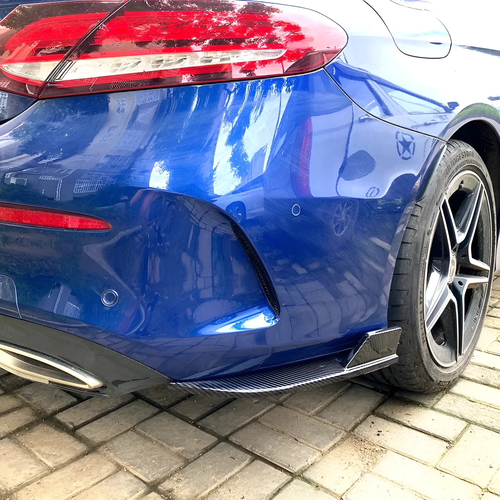 Set of two PP rear cornerite protectors in carbon fibre pattern and piano black finish for car bumper corners