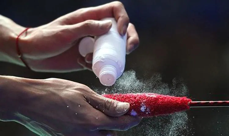 White magnesium carbonate sports anti-slip powder in container for badminton and gym use.