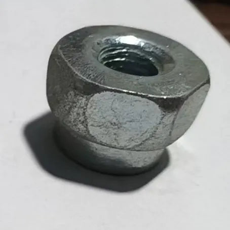 Aluminium screw mower head for brush cutter attachment with visible thread.