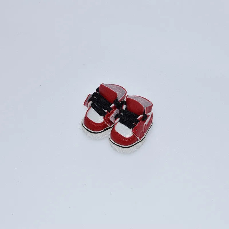 A pair of 17 cm high black doll shoes made from PU leather, shown as a keychain accessory.