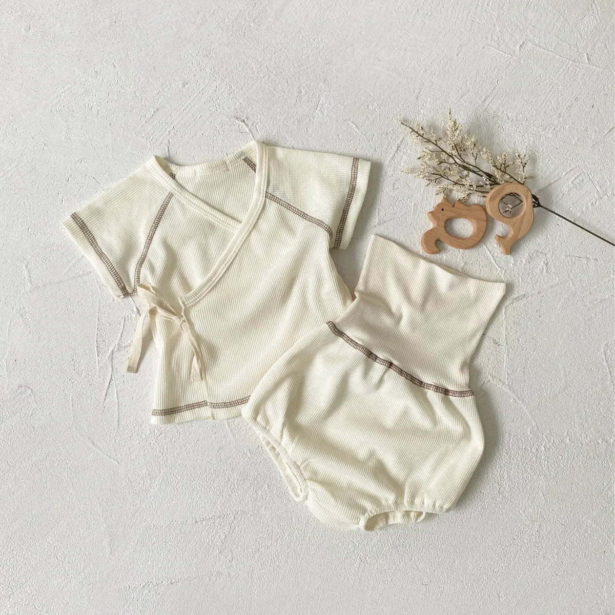 Baby waffle cotton two-piece suit with short-sleeve top and high-waist belly protection pants in neutral beige colour