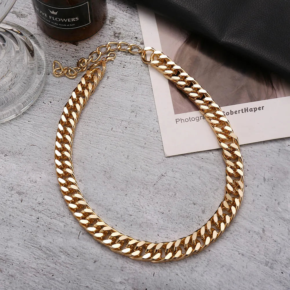 Women’s gold alloy chain necklace with 32cm length and 6cm extension