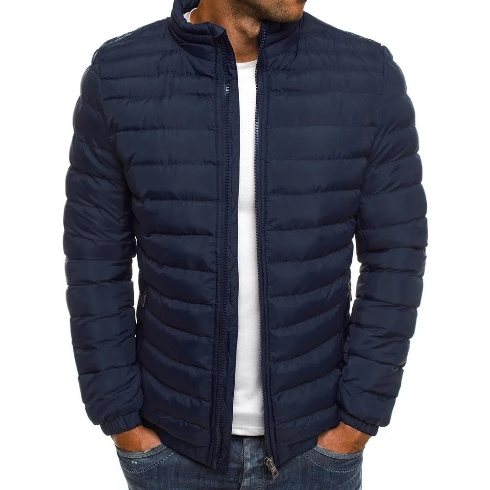 Men's thickened polyester padded jacket with zip pockets and long sleeves in a solid colour, loose fit winter overcoat