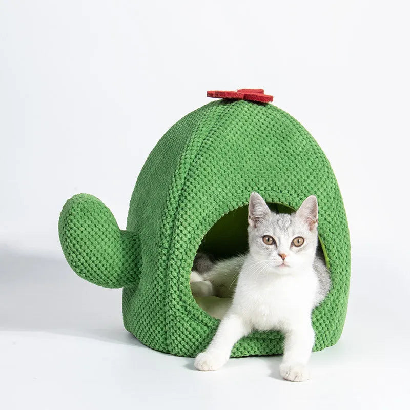 Cactus-shaped enclosed pet bed for cats and small dogs in dark green colour