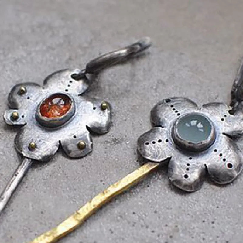 Retro two-tone geometric flower earrings with asymmetric design