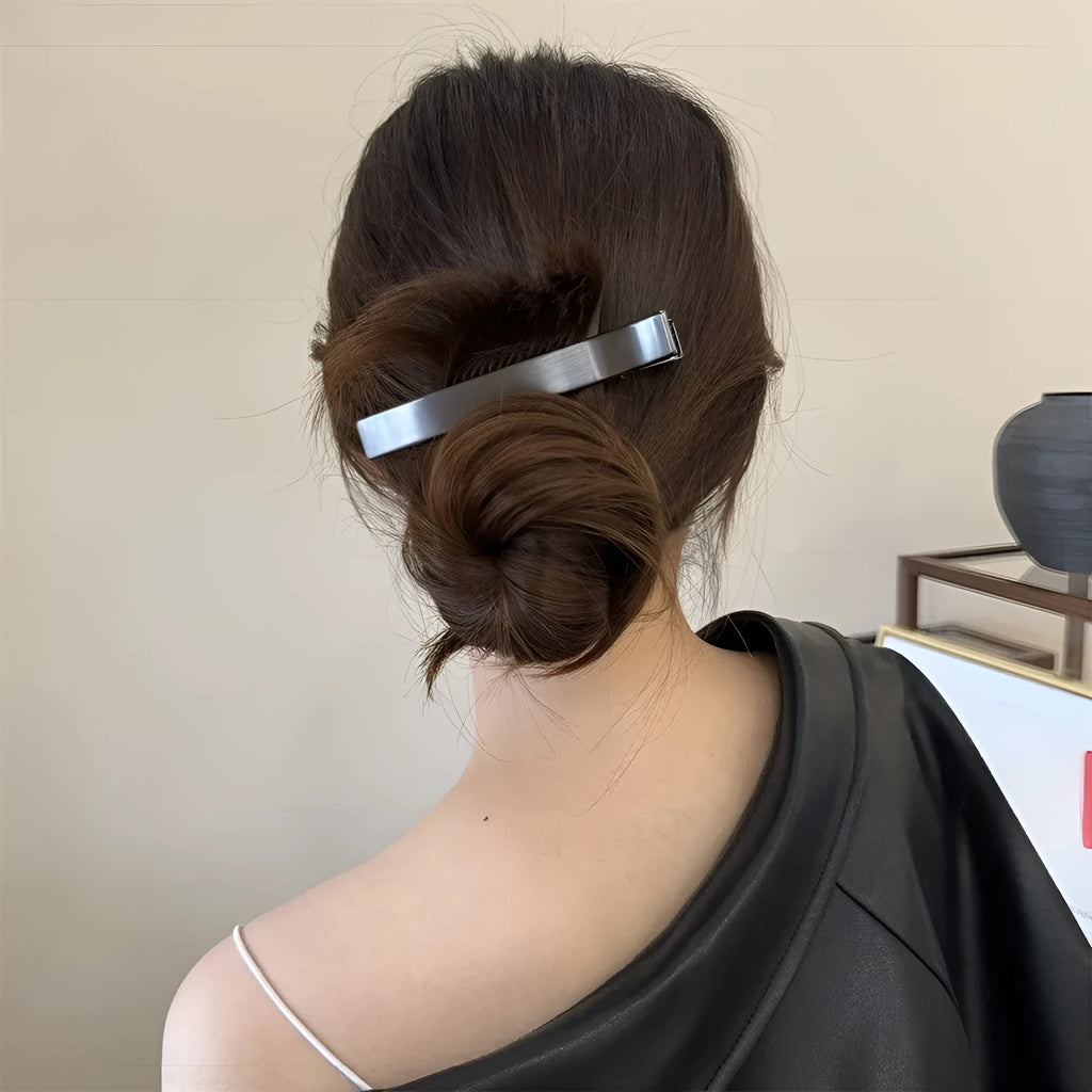 Metal duckbill sub-large hair clip in silver with electroplated finish on solid background