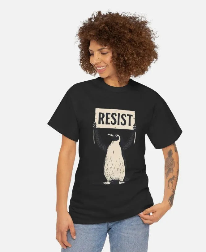 Straight-cut cotton summer T-shirt in black, green, or white with a round neck and short sleeves.