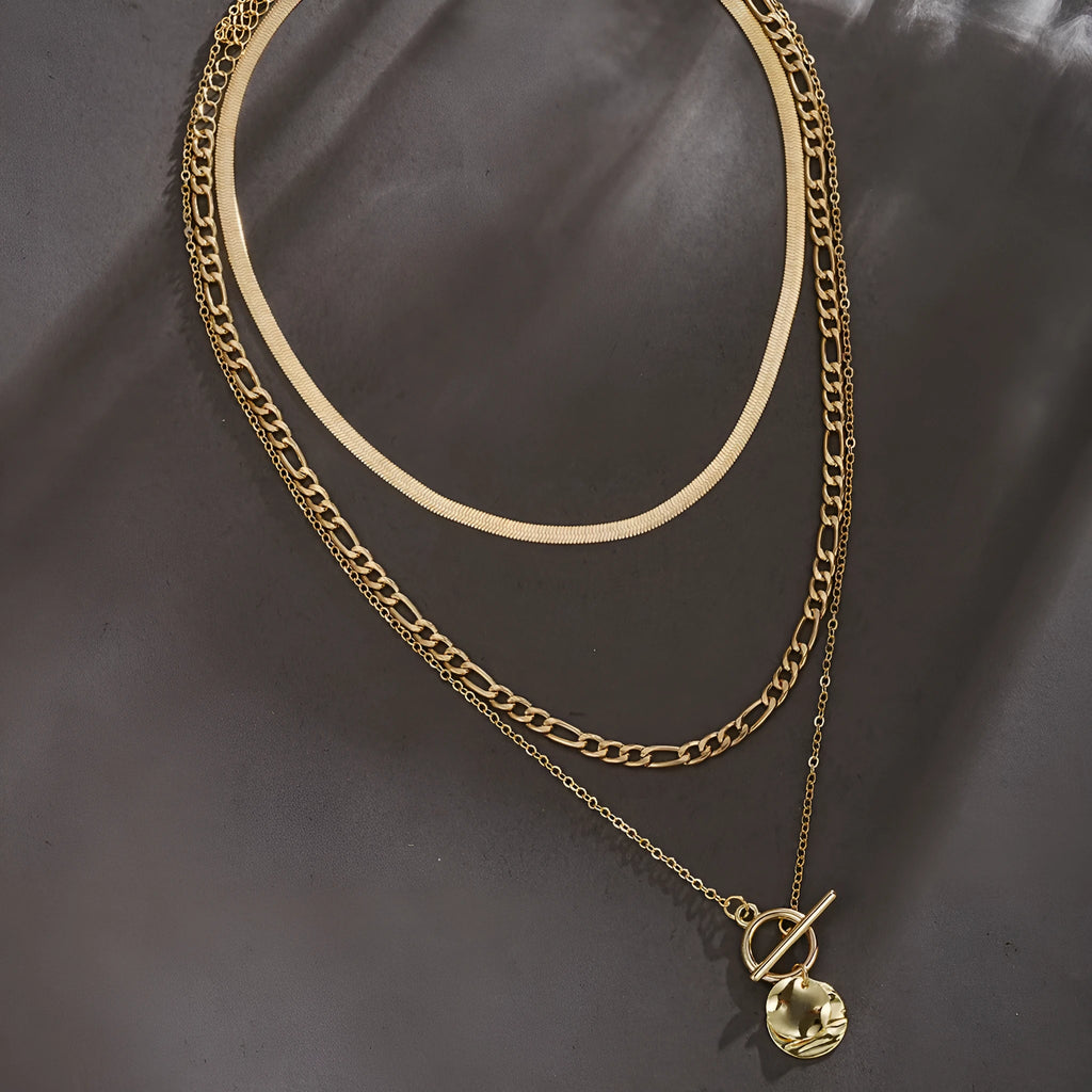 Retro multi-layer snake chain necklace in zinc alloy, available in two or three layers, unisex casual style
